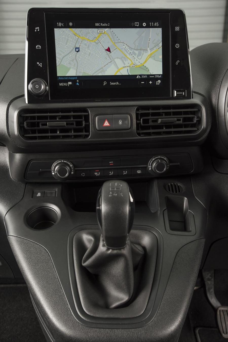 Детали интерьера Vauxhall Combo 2018 года  (фото 15 из 24)